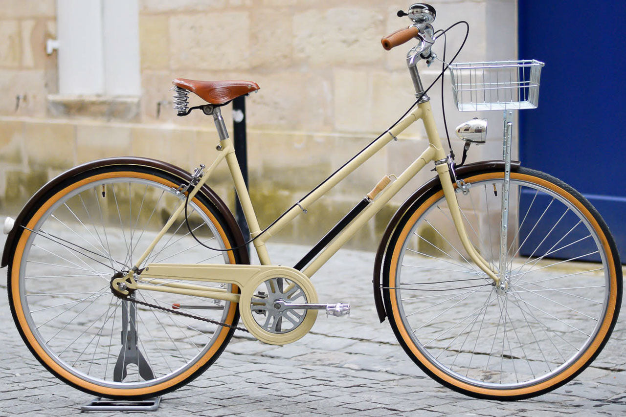 Le vélo beige de Camille